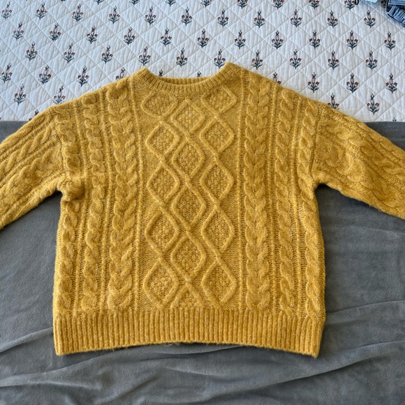 Daily Drills Butter Yellow Sweater !!! - Picture 3 of 5